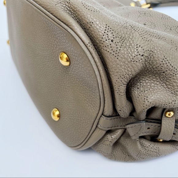 Louis Vuitton Monogram Mahina Neo Leather Hobo Monogram Perforated Gris Elephant - Picture 13 of 13